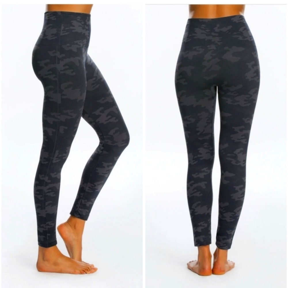 Spanx Black Camo leggings sz M